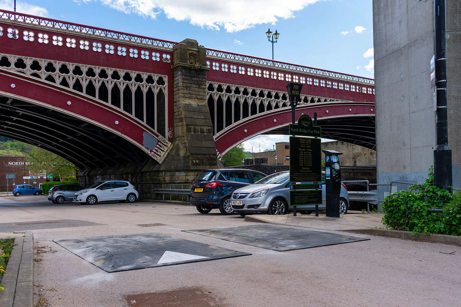 وسائد السرعة في موقف سيارات هاليفاكس نورث بريدج هاليفاكس