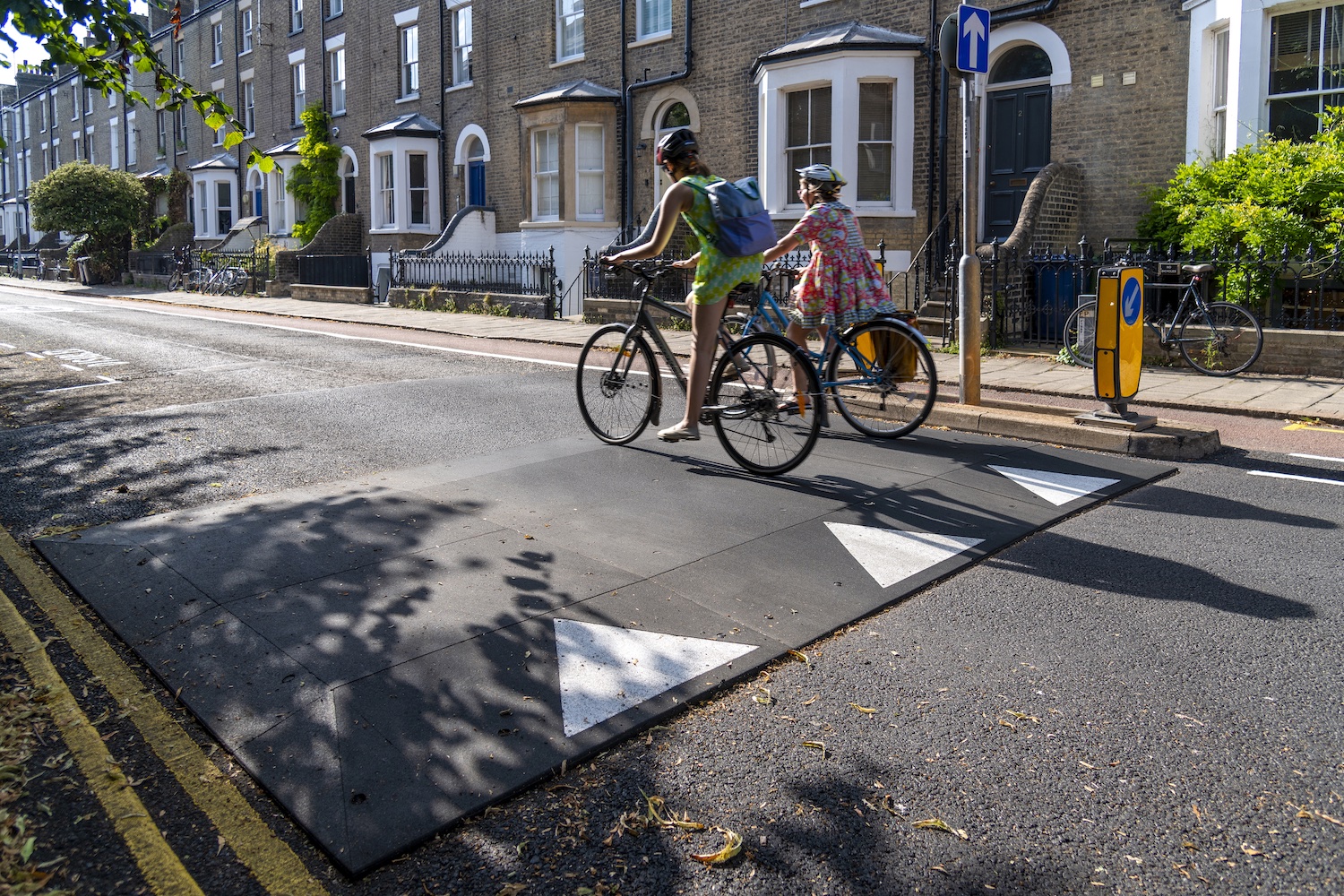 عبور الطاولة المرتفعة المعيارية