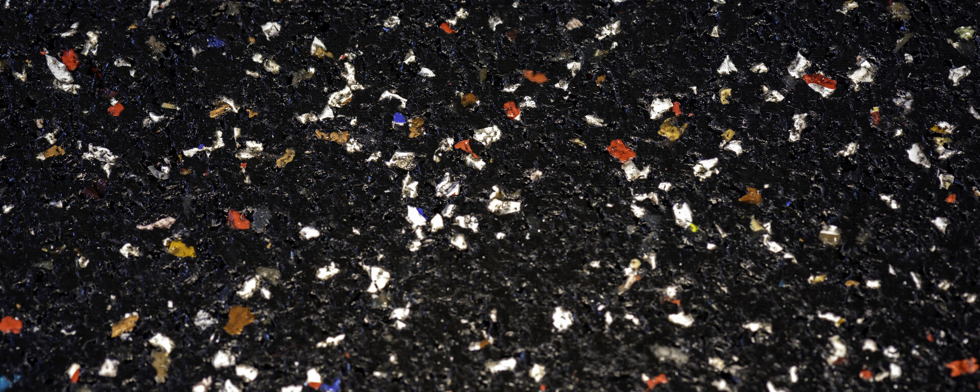 [ES] Close-up of Nike Grind rubber compound texture showing distinctive speckled finish