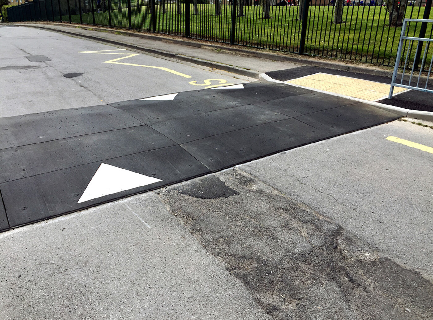 Instalación de mesas elevadas en Torbay Grove