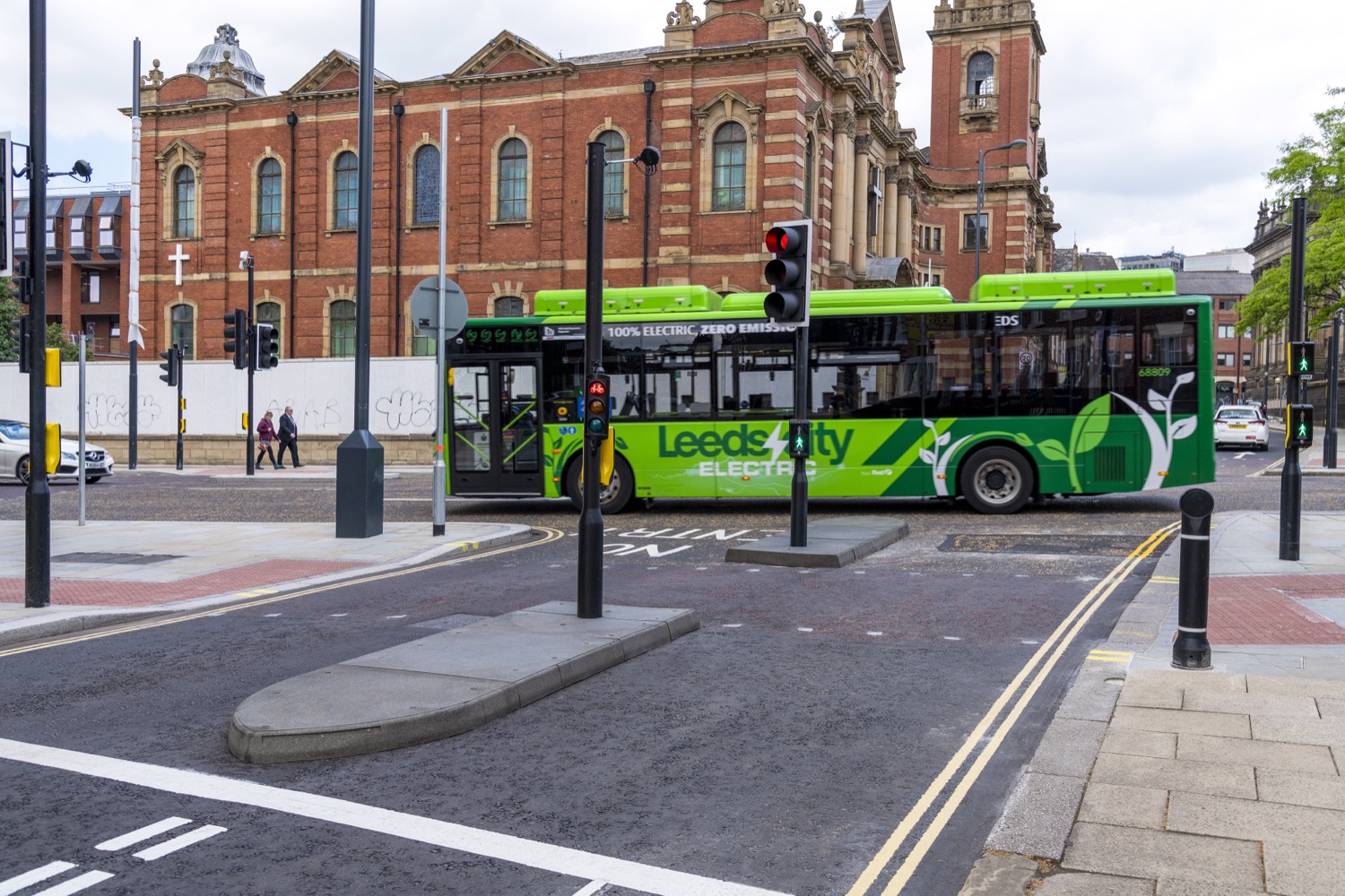Finalizada la instalación de una isleta en Park Square, Leeds