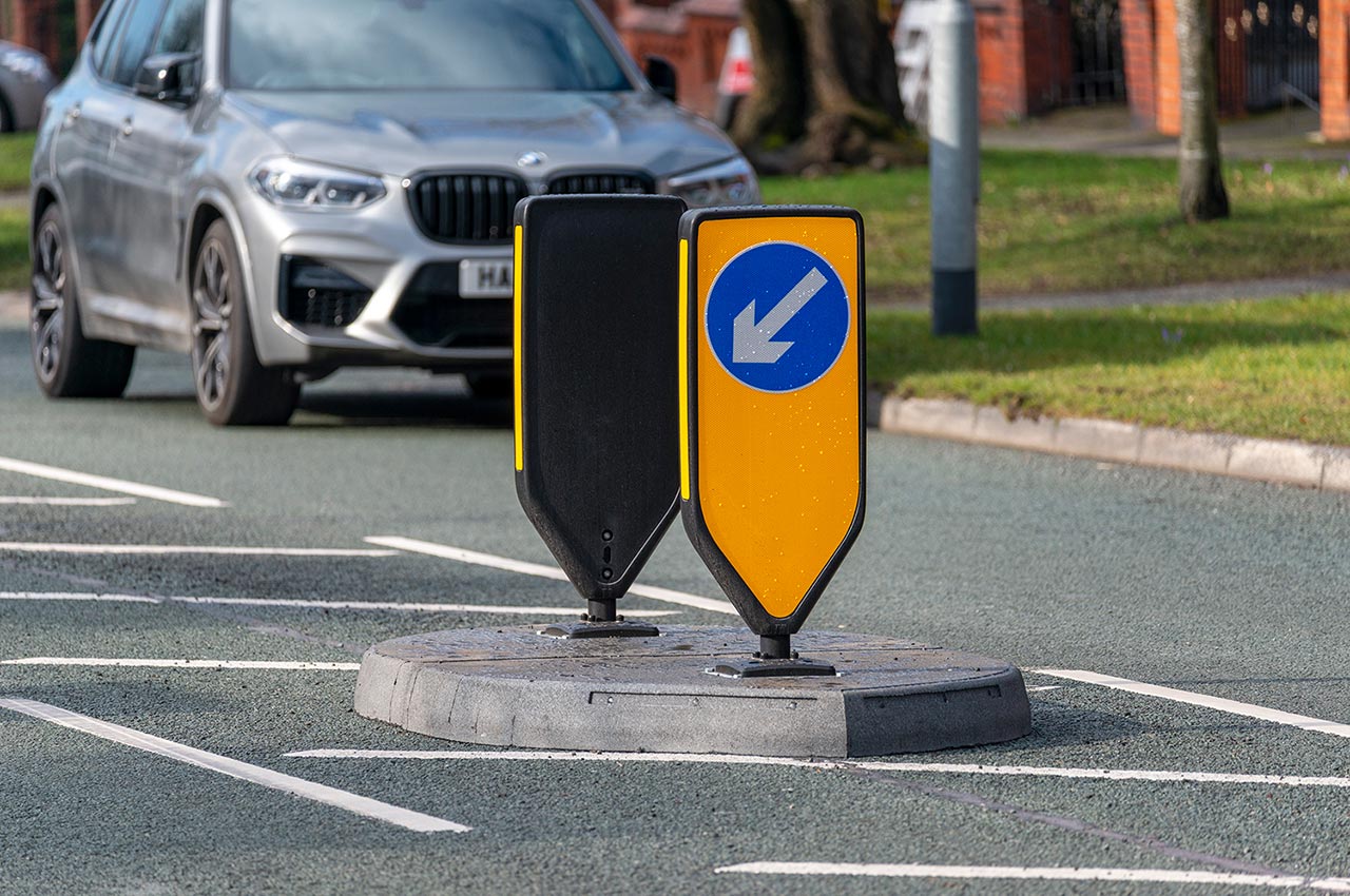 جزيرة مرور مطاطية مثبتة على السطح